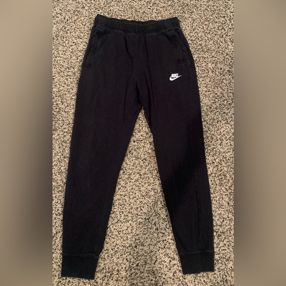 Nike ✔️ joggers…. Size small